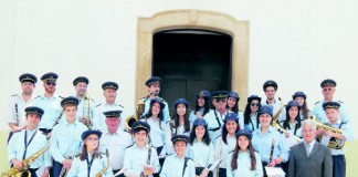 Lá vai a Filarmónica a tocar pelas ruas de Santa Catarina