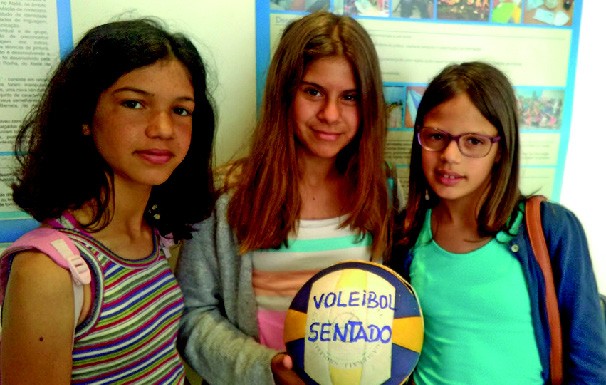 “Ecolivro de Voleibol Sentado” construído nas escolas de Óbidos Alunas