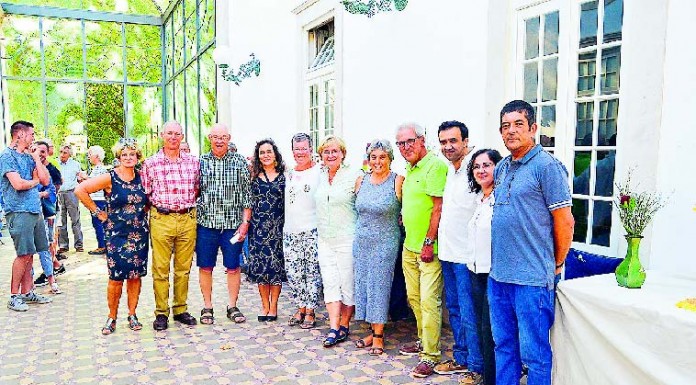 Estrangeiros residentes na região aprendem cerâmica com autores locais