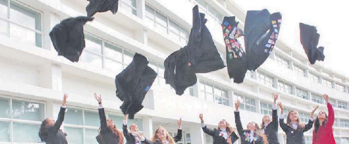 Praxes académicas têm vindo a ganhar adeptos na ESAD mas a maioria dos estudantes é contra Praxes, ESAD