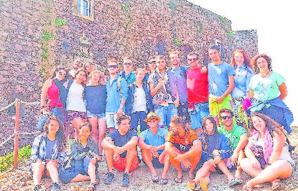 Campo de trabalho caiou muros em Óbidos