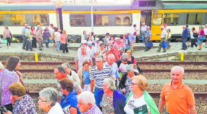 Seniores caldenses viajaram num comboio especial entre Caldas da Rainha e Setúbal