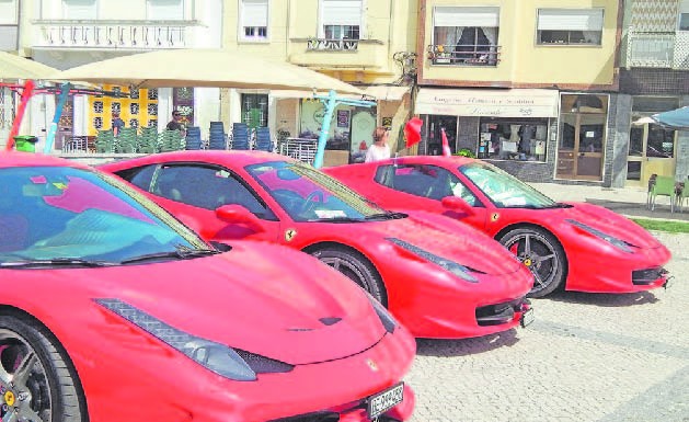 Ferraris invadiram a Praça 5 de Outubro