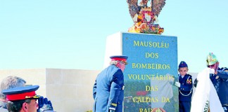 Dia de aniversário (em) cheio para os Bombeiros
