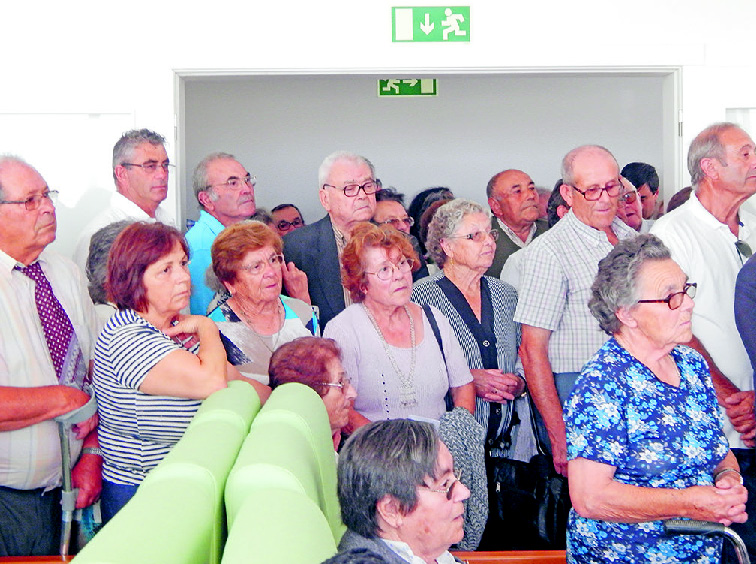 A inauguração foi um acontecimento na aldeia com o centro comunitário cheio e a presença de individualidades. Paulo Inácio disse que foi nos últimos cinco anos que abriram mais IPSS e lares. | BEATRIZ RAPOSO