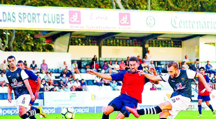 Caldas infeliz no regresso a casa