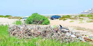 Lixo de praia no Bom Sucesso gera queixa de morador