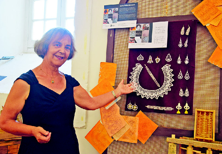 Renda de bilros e poesia na Livraria de Santiago