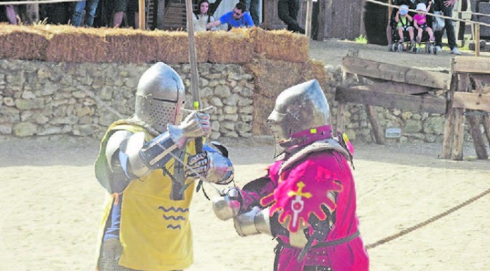 Cavaleiros da Torre em Torneio em França