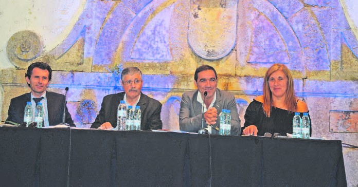 Maioria PSD aprova em Óbidos empréstimo de meio milhão de euros com os votos contra do PS e PCP Assembleia Óbidos