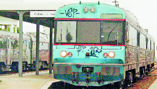 Voltaram as supressões de comboios à linha do Oeste