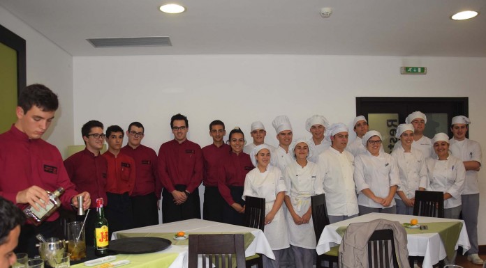 Continuam as combinações improváveis do “Raízes” na Escola de Hotelaria Fotoalunos