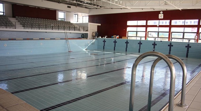 Natação: Pimpões abrem época com treinos abertos Azulejos descolados fecharam piscina municipal