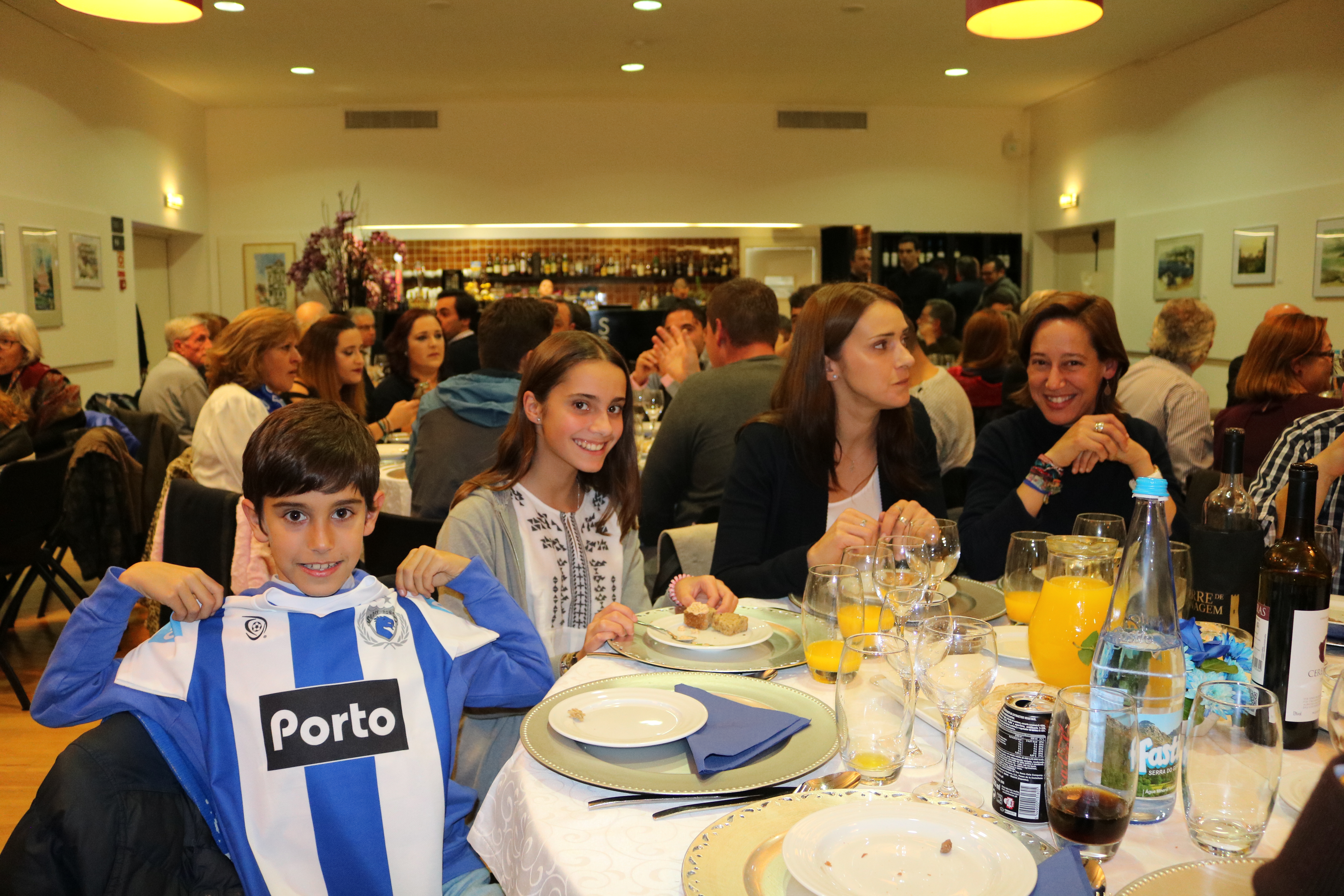 Jantar de Natal dos Dragões do Oeste com 120 pessoas