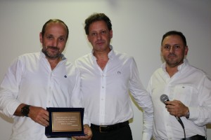 João Sousa, presidente da Direcção entregou lembrança ao Rui Quinta
