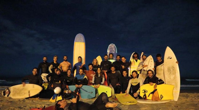 Super Lua iluminou noite de surf na Foz