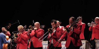 Auditório do CCC lotado aplaudiu de pé a Glenn Miller Orchestra Glenn Miller Orchestra