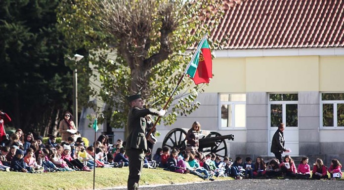 Crianças aprenderam a evolução da bandeira nacional na ESE Cerimónia