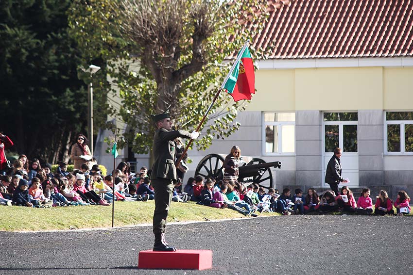 Crianças aprenderam a evolução da bandeira nacional na ESE