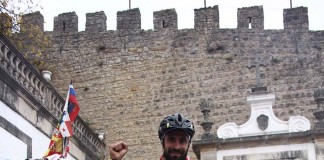 O ciclista argentino que quer levar cartas ao Papa Matyas Amaya