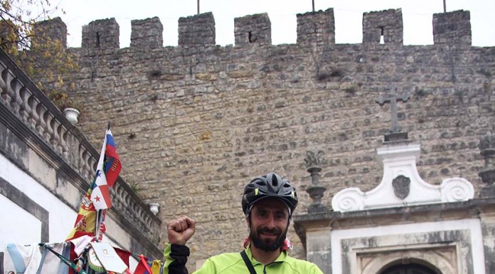 O ciclista argentino que quer levar cartas ao Papa Matyas Amaya