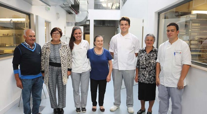 Avós e netos na cozinha do Afinidades Familia