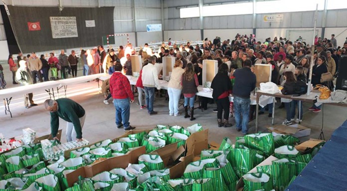 Câmara entregou 335 cabazes de Natal a famílias carenciadas Cabazes