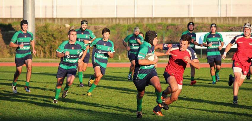 Pelicanos perdem com o líder em casa