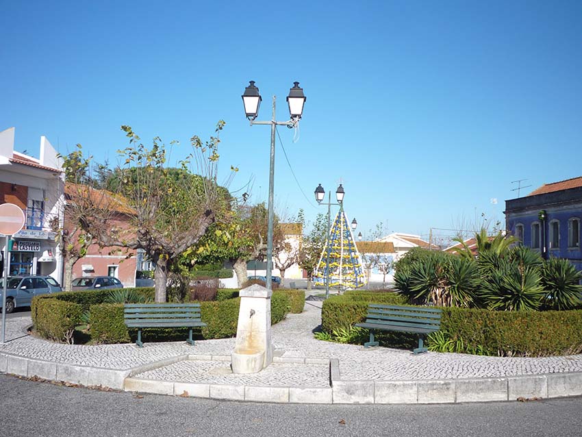 Praça de Alfeizerão precisa de novos candeeiros