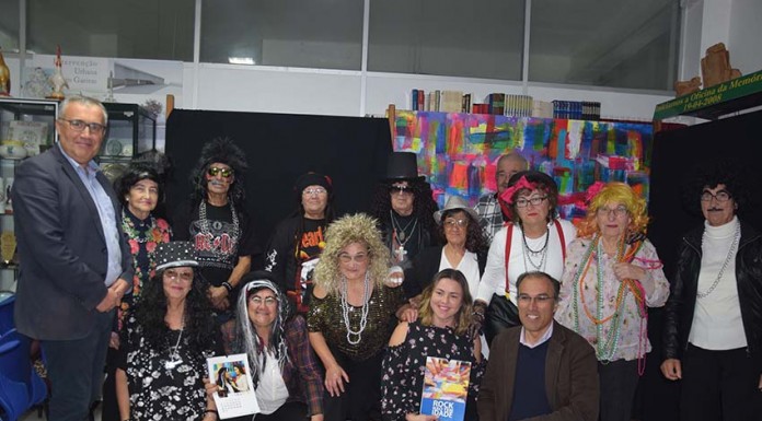 Idosos estrelas de rock em calendário solidário Idosos