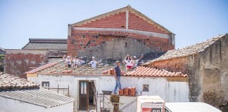 Premiado projecto de voluntariado que recuperou casas em Óbidos FotoTelhado
