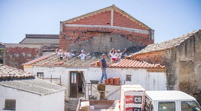Premiado projecto de voluntariado que recuperou casas em Óbidos FotoTelhado