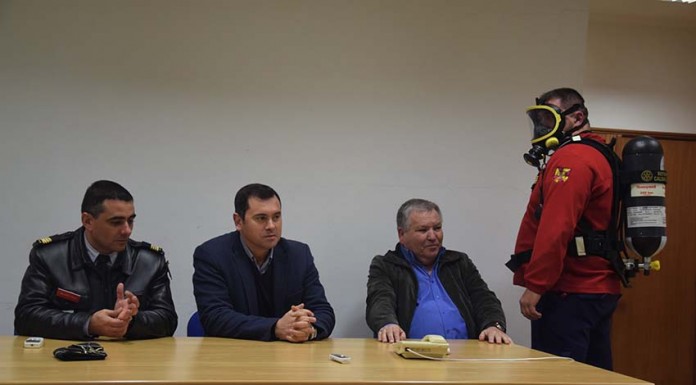 Rotários oferecem aparelho respiratório aos bombeiros caldenses Bombeiros