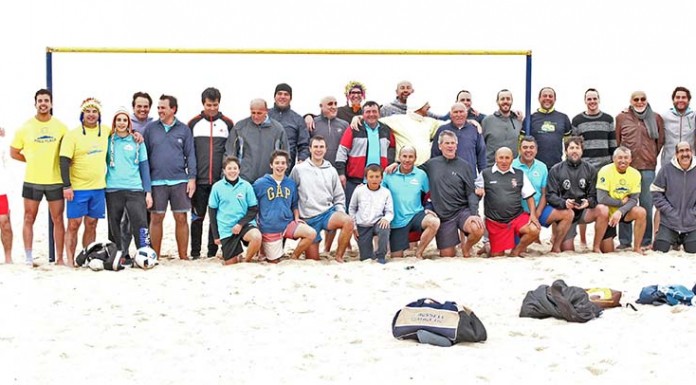 Phoz plage cumpriu primeiro banho do ano no mar da Foz Phoz Plage 2017