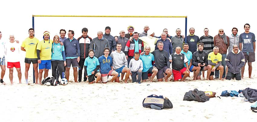 Phoz plage cumpriu primeiro banho do ano no mar da Foz