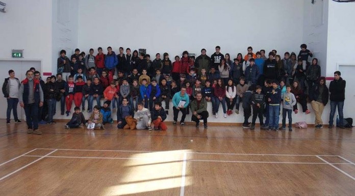 106 Alunos do OESTE invadiram Escola Rafael Bordalo Pinheiro para jogar Xadrez notícias das Caldas