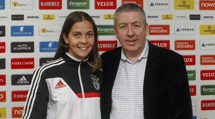 Melanie Santos assinou pelo Benfica até 2020 Melanie Santos com o vice-presidente