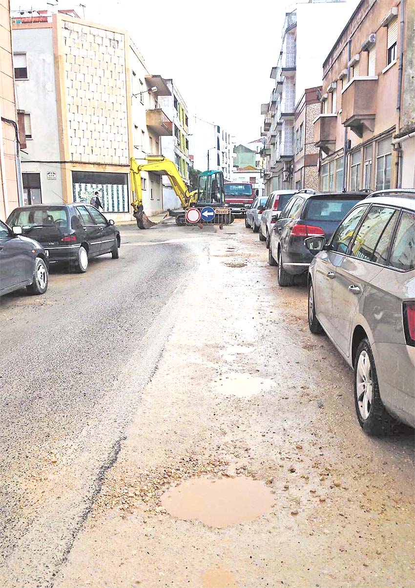 Um Inverno esburacado nalgumas ruas da cidade