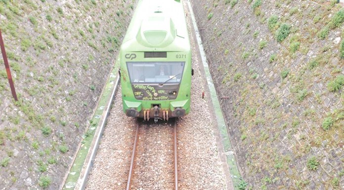 CP suprime comboios e deixa passageiros abandonados nas estações notícias das Caldas