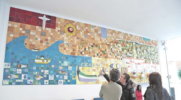 Painel de Mário Reis decora o ascensor da Nazaré Notícias das Caldas