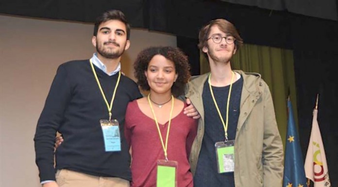 Alunos das Caldas e de Óbidos vencem Parlamento dos Jovens em Leiria Noticias das Caldas