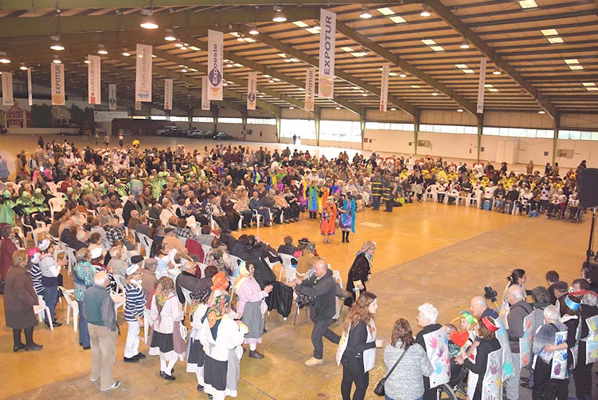 Cerca de 700 idosos deram o pontapé de saída para o Carnaval caldense