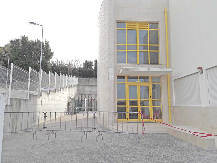 Queda de pedras na Escola Básica de Alvorninha leva Câmara a monitorizar centros escolares