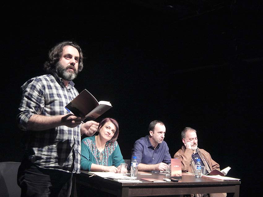 “A Grua” de Henrique Fialho é um livro de poesia carregado de imagens