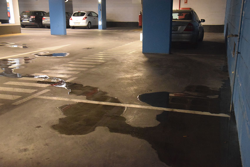 Infiltrações no parque de estacionamento da Praça 25 de Abril