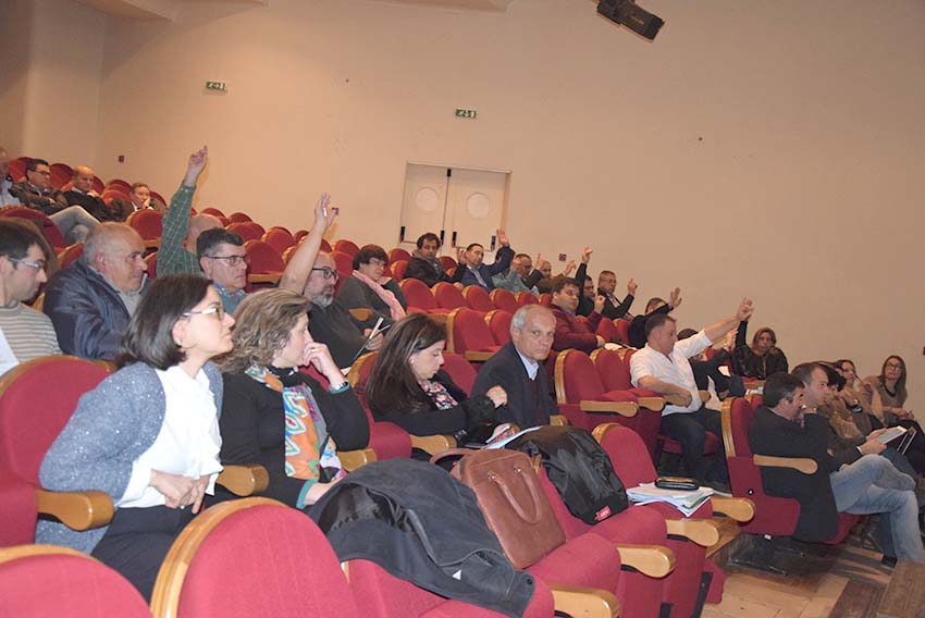 Assembleia Municipal de Óbidos inviabiliza legalização de parte do aviário e pedreira