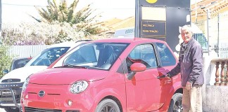 Albertino Neves, vendedor, é o rosto da Carros & Companhia no segmento dos microcarros