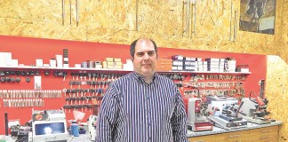 Amador Fernandes realça que a especialização nas chaves e comandos automóveis