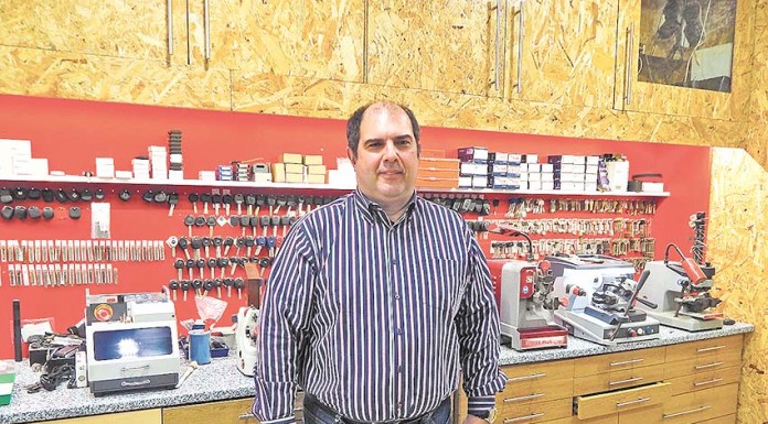 Casa Fernandez criou plataforma única no mundo dedicada às chaves automóveis Amador Fernandes realça que a especialização nas chaves e comandos automóveis