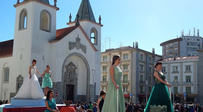Praça 25 de Abril vibrou com desfile de moda que juntou mais de 100 participantes notícias das Caldas
